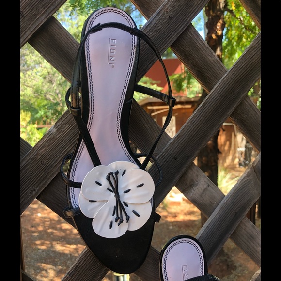 Fioni NWOB heel 8.5 - Picture 5 of 5